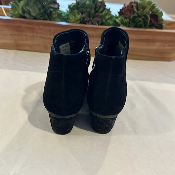 Blondo Women's Black Suede Villa Waterproof Ankle Bootie size 6 EUC - Picture 4 of 7